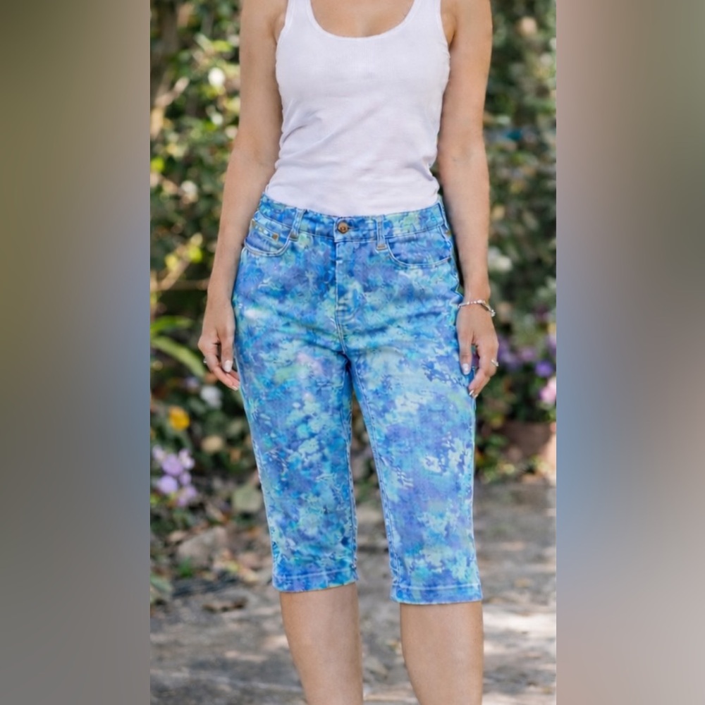 NWT hard to find Revolt multiple colors Capri size 5/6. 9/10.